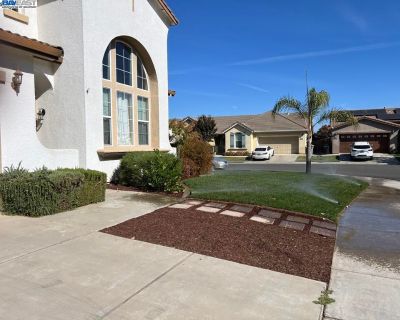 3 Bedroom 3BA 1994 ft Apartment For Rent in Escalon, CA
