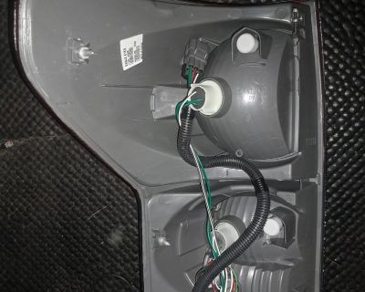 FS 2007 tundra tail light