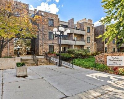 1 Bedroom 1BA Condo For Sale in Schaumburg, IL