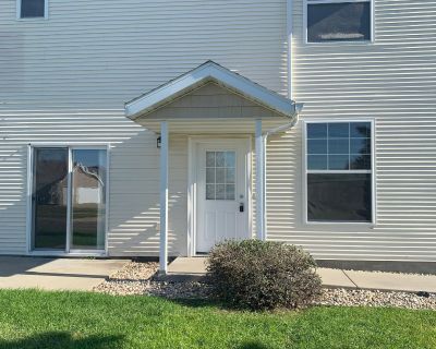 3 Bedroom 2BA 1700 ft Pet-Friendly Apartment For Rent in Fargo, ND