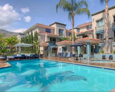 Private room with own bathroom in an apartment with 2 roomies, Glendale, CA 91202