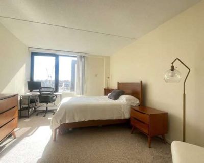 Private room with own bathroom in an apartment, White Plains, NY 10606