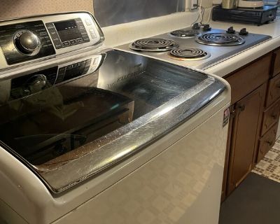 Comfort Ranch (Has a House). Room in the 1 Bedroom 1BA House For Rent