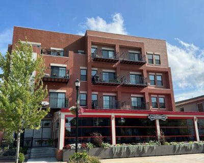 11808 W Coral St. image_url. In unit laundry Dogs allowed Parking Stainless steel Air conditioning Elevator Unit Amenities air conditioning in unit laundry oven range refrigerator stainless steel Property Amenities dogs allowed pet friendly elevator on-site laundry parking internet access. Pets allowed. 1 Bedroom. 1 Bathroom. 538 ft