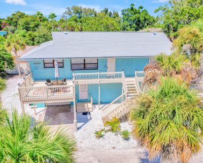 4 Bedroom 3BA Pet-Friendly House Vacation Rental in Blissful Beach Retreat Super,...