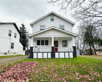 4 Bedroom 1BA 1598 ft Single Family House For Sale in Youngstown, OH