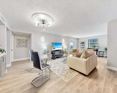 1 Bedroom 1.5BA 1700 ft Apartment For Rent in Feather Sound, FL