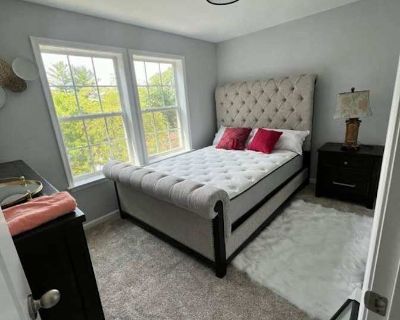 Private room with shared bathroom in a House, Keedysville, MD 21756