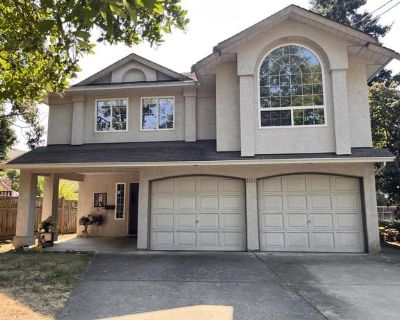 Welcome to this 1995-built home offering exceptional versatility and a East Saanich location! The lower-level entry leads to a bright upper floor with a spacious layout, gas fireplace, and sunny deck perfect for entertaining. A generous 1-bedroom suite with fresh paint and new carpet (now vacant) provides endless options ideal for families, multi-generational living, or rental income. Enjoy the...