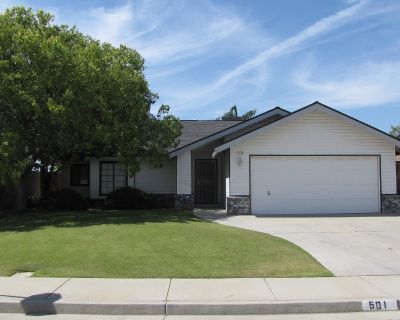 3 Bedroom 2BA 1510 ft House For Rent in Bakersfield, CA