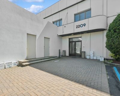 5212 ft Commercial Property For Rent in Merrick, NY
