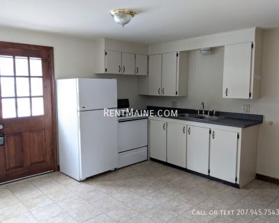 13 Hemlock St.. Nice 2BR/1BA Townhouse Located in Great Neighborhood by Howard St. Park. Available mid December! - Features Eat in Kitchen and Spacious Living Room on First Floor. - One Good Sized Bedroom and One Smaller Bedroom with Over-sized Closets on Second Floor - Nice Dry Basement For Extra Storage with Washer/Dryer Hook-Ups. ***Pictures are of another unit with the same layout*** 1,550/...