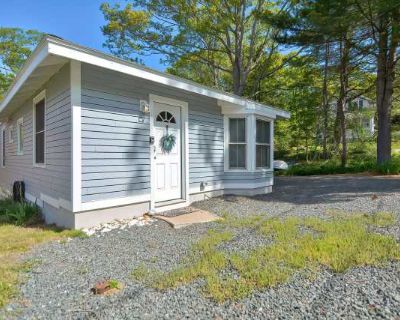 2 Bedroom 1BA 688 ft Furnished Pet-Friendly Apartment For Rent in Gloucester, MA