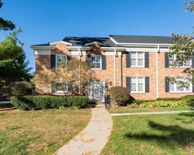 3 Bedroom 2.5BA 1498 ft Apartment For Rent in Oakland County, MI