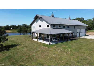 6 Bedroom 3BA 2900 ft² Residential For Sale in Bloomfield, IA