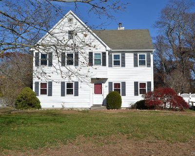 3 Bedroom 1BA 1558 ft Single Family House For Sale in Riverhead, NY