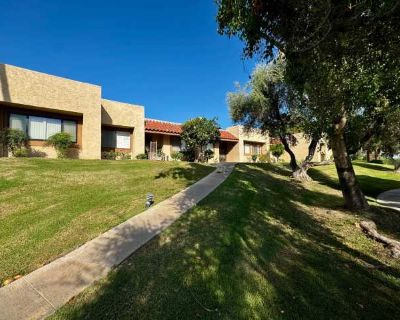 2 Bedroom 2BA 1056 ft Pet-Friendly Apartment For Rent in Palm Desert, CA