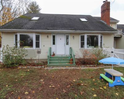 3 Bedroom 2BA 2700 ft Apartment For Rent in Madbury, NH