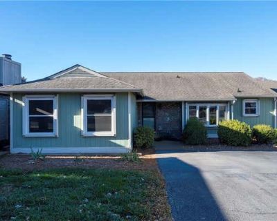 3 Bedroom 2BA 1983 ft Single Family Home For Sale in BERMUDA RUN, NC