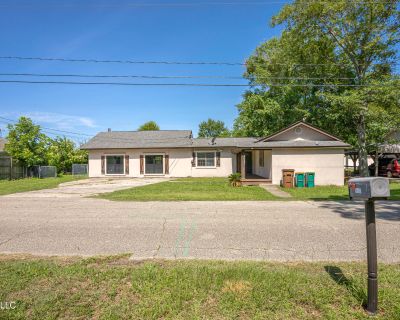 3 Bedroom 2BA 1902 ft Apartment For Rent in Diberville, MS