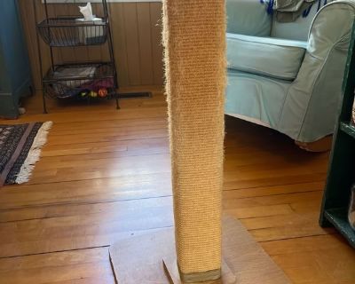 Cat’s scratching post