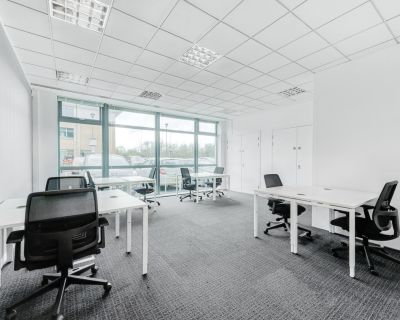 Fully serviced open plan office space for you and your team in Governors Drive