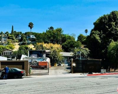 Commercial Property For Sale in Los Angeles, CA