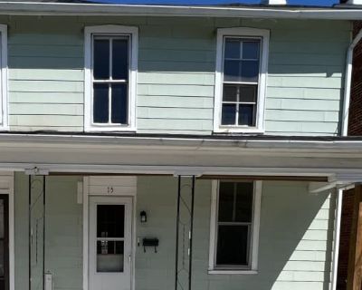 1 Bedroom 1BA 0 ft Pet-Friendly Apartment For Rent in Spring Grove, PA