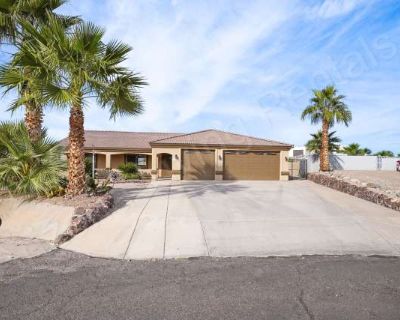 3 Bedroom 2BA 1559 ft Furnished Pet-Friendly Apartment For Rent in Lake Havasu City, AZ