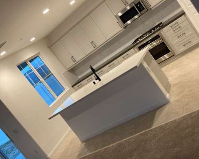 Private room with shared bathroom in a House with 3 roomies, Fillmore, CA 93015