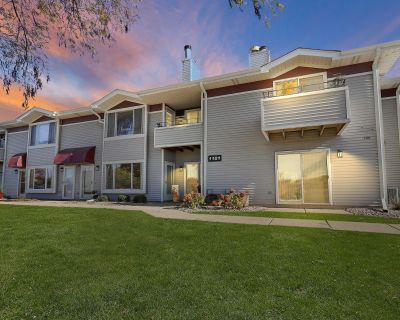 1 Bedroom 1BA 874 ft Condo For Sale in Racine, WI