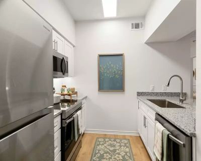 2 Bedroom 1.5BA 860 ft Pet-Friendly Apartment For Rent in Benbrook, TX