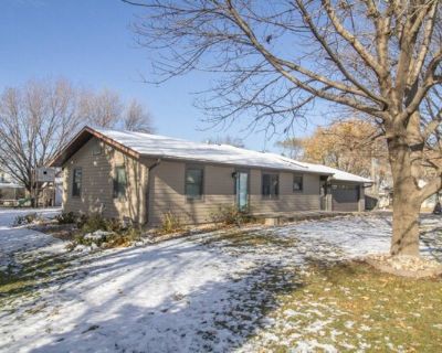 Th Ave, Doon, Home For Sale