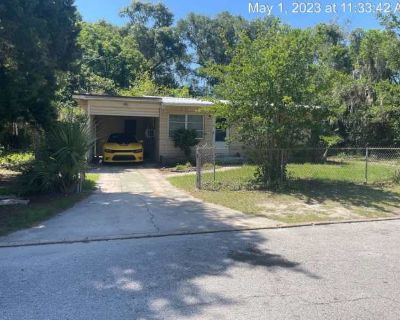 2 Bedroom 1BA 872 ft Pet-Friendly Apartment For Rent in Putnam County, FL