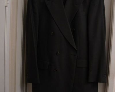 MEN'S BOTANY DOUBLED BREASTED CHARCOAL GRAY SUIT ~ LIKE NEW 42R !