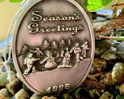 Pewter Oval "Season's Greeting" 3" Ornament