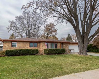 3 Bedroom 2BA 2285 ft Single Family House For Sale in Janesville, WI