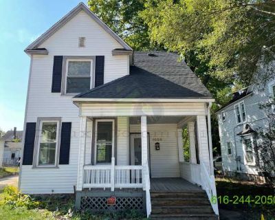 3 Bedroom 1BA 1400 ft Pet-Friendly Apartment For Rent in Grand Rapids, MI