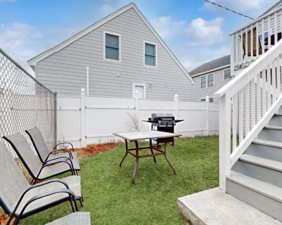2 Bedroom 1BA Getaway Vacation Rental in Hampton Beach Hangout, Hampton, NH