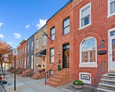 531 E Fort Ave. This gem of a traditional Federal Hill row home has it all! Centrally located in one of Baltimore's most desirable neighborhoods; your new home is just a stones throw from all that Federal Hill, Riverside and Locust Point have to offer. Featuring tons of natural light, hardwood floors, architectural details, plenty of living space, storage space, finished basement, off street pa...