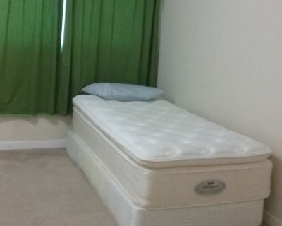 ROOMS 4 RENT TACOMA AREA, $350- $500 available 07/06/17/MONTH. SHARE UTILITIES, WASHER AND DRYER NO DRUGS, NO SMOKING INSIDE THE HOUSE, NO PETS QUIET NEIGHBORHOOD. CALL OR TEXT ME @ 253-583-4228 SERIOUS INQUIRY ONLY PLEASE NO EML.