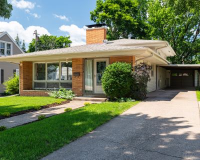 3 Bedroom 1BA 1976 ft Single Family House For Sale in La Crosse, WI