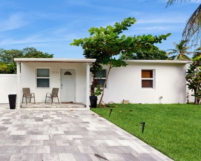 Avg / night: $452. Dog-friendly coastal home w/pool, spa, WiFi, near the beach | Located in Fort Lauderdale, FL | 3 Bed, 2 Bath | Pet-friendly. Dog-friendly. Max 6 guests. Welcome to your dream getaway in sunny Fort Lauderdale! This beautifully renovated 3-bedroom, 2-bathroom home offers the perfect blend of comfort, style, and convenience ideal for families, friends, or pet lovers seeking a re...