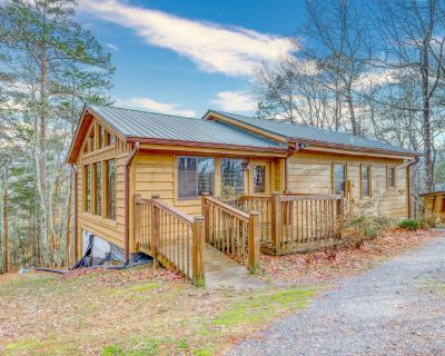 2 Bedroom 1BA Pet-Friendly Cabin Vacation Rental in Vista Cabin, Blue Ridge, GA