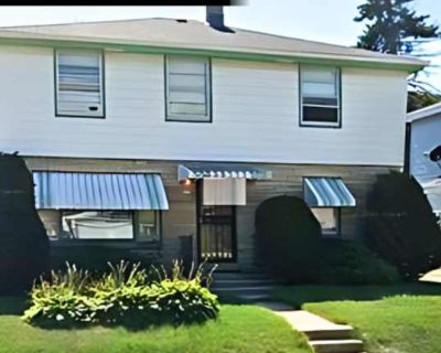 2 Bedroom 1BA 0 ft Apartment For Rent in Milwaukee, WI