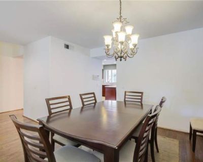 2 Bedroom 3BA 1888 ft Furnished Townhouse For Rent in Culver City, CA