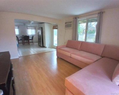 1 Bedroom 1BA Furnished Condo For Rent in Hampton Bays, NY