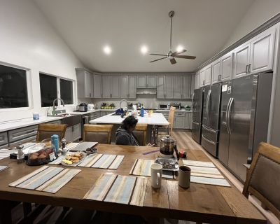 upper Pasadena mountain pool house (Has a House). Room in the 1 Bedroom 1BA Pet-Friendly House...