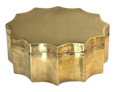 A gorgeous, vintage brass scalloped oval stash box. Features a fluted/scalloped detail to the perimeter. Solid brass. Circa, 1960. Unmarked.. Dimensions 4.25 W 3.75 D 1.75 H Styles Art Deco Art Nouveau Traditional Period Mid 20th Century Item Type Vintage, Antique or Pre-owned Shop Sustainably with Chairish Materials Brass Condition Good Condition, Original Condition Unaltered, Some Imperfectio...