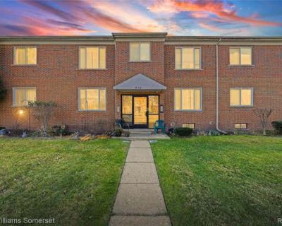 2 Bedroom 1BA 736 ft Condominium For Sale in FRASER, MI